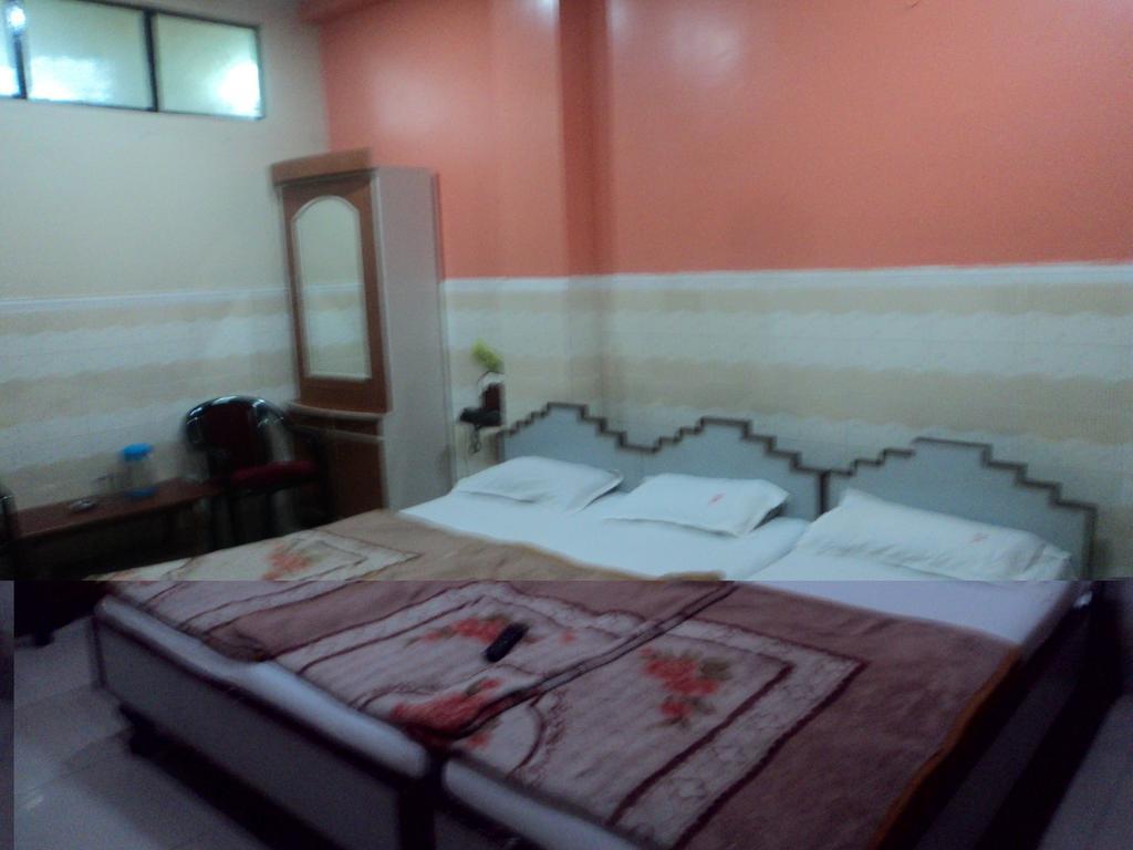 Hotel Jyoti Varanasi Rum bild