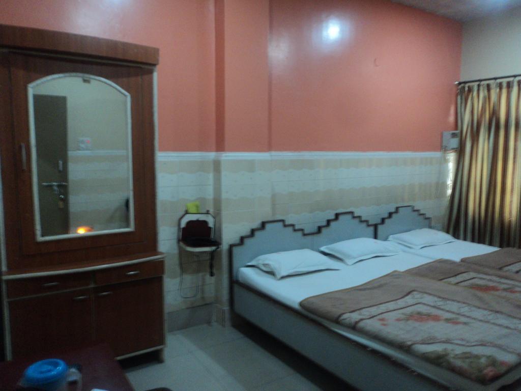 Hotel Jyoti Varanasi Rum bild