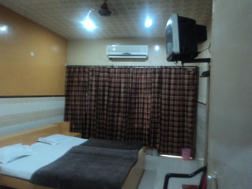 Hotel Jyoti Varanasi Rum bild