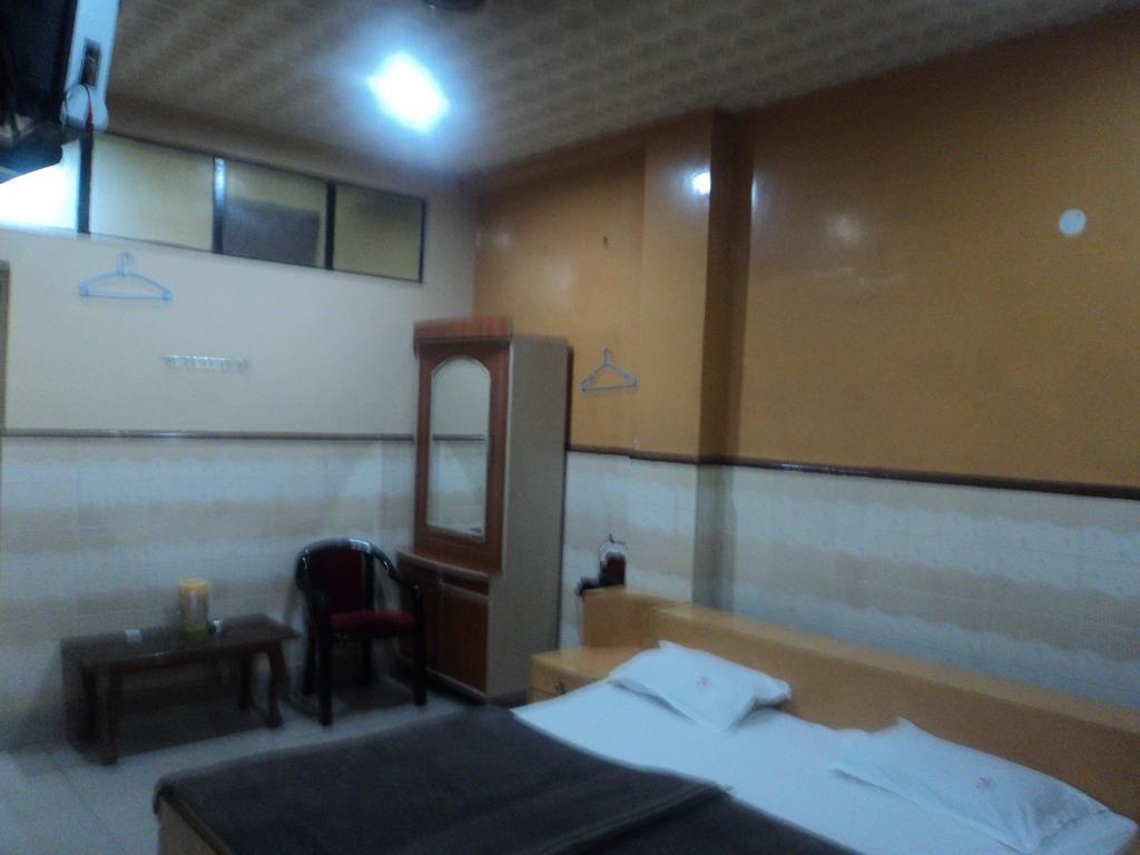 Hotel Jyoti Varanasi Rum bild
