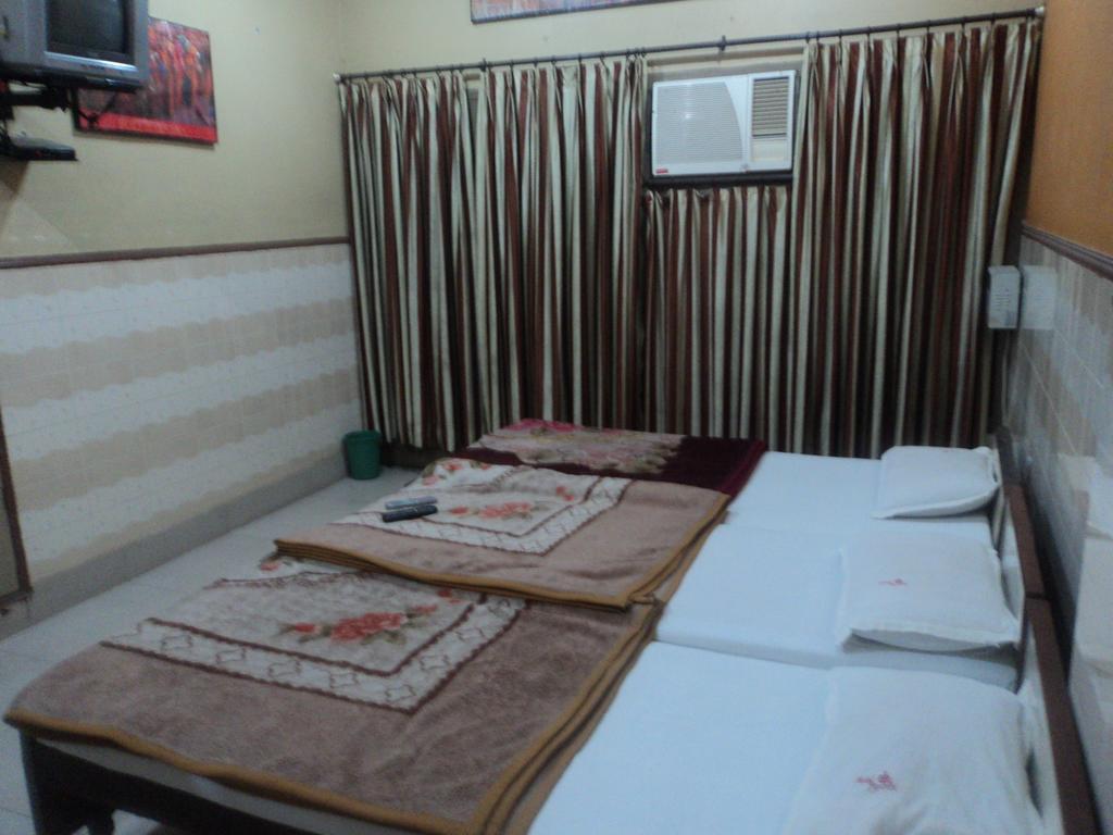 Hotel Jyoti Varanasi Exteriör bild