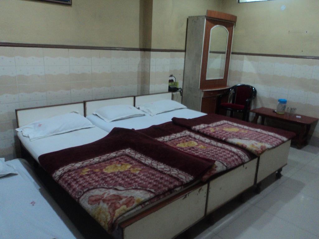 Hotel Jyoti Varanasi Rum bild